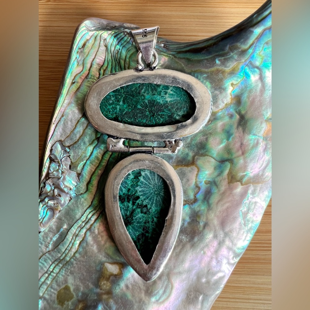 Green Fossilized Coral Silver Pendant - Picture 2 of 5